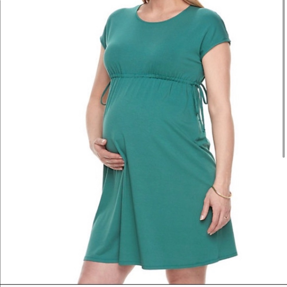 A:glow maternity dress size medium